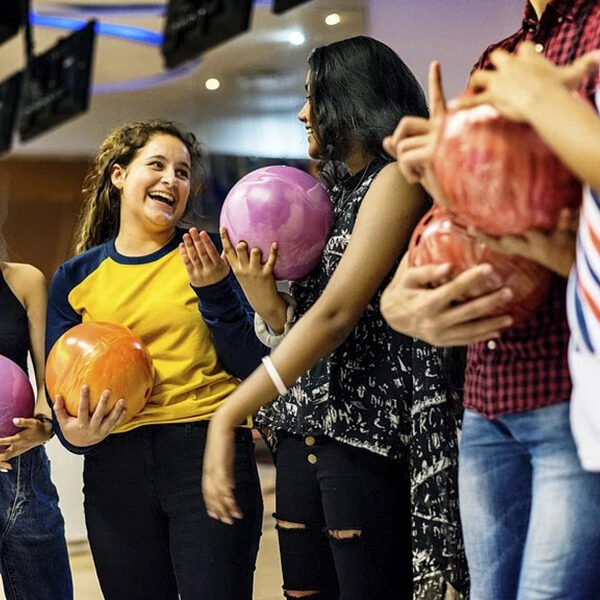 Programa social: bowling, cine y museos