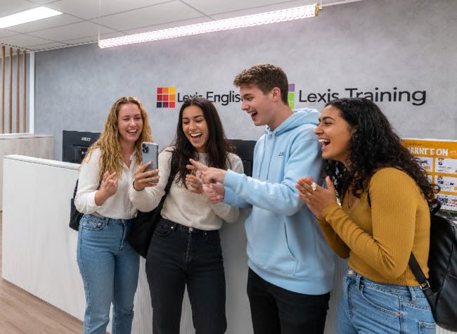Estudiantes en la recepción de Lexis Brisbane