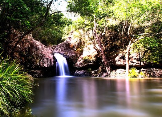 Cascada en el interior de la Sunshine Coast