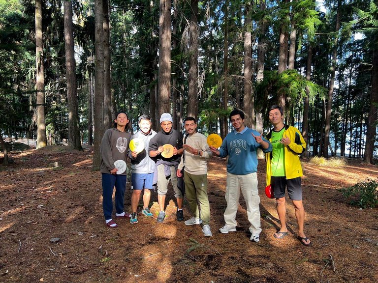Salida al bosque con estudiantes de LSNZ